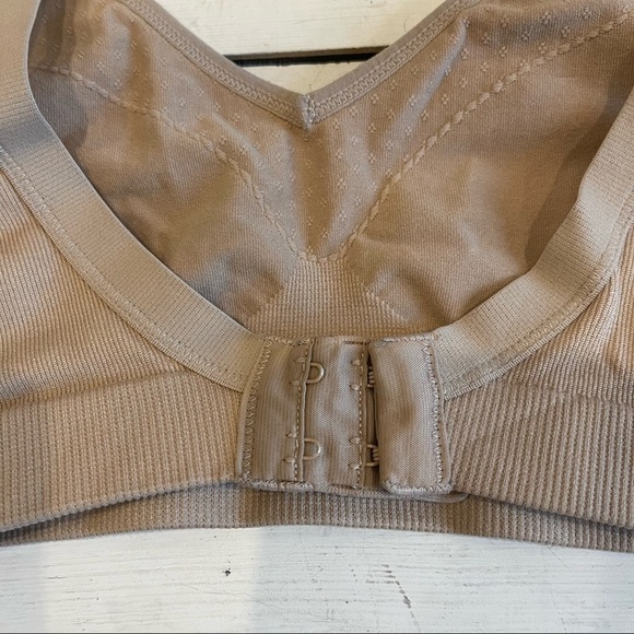 AR: Basics Nude Nursing Bra Sz S/P Soft No lining - Picture 4 of 5